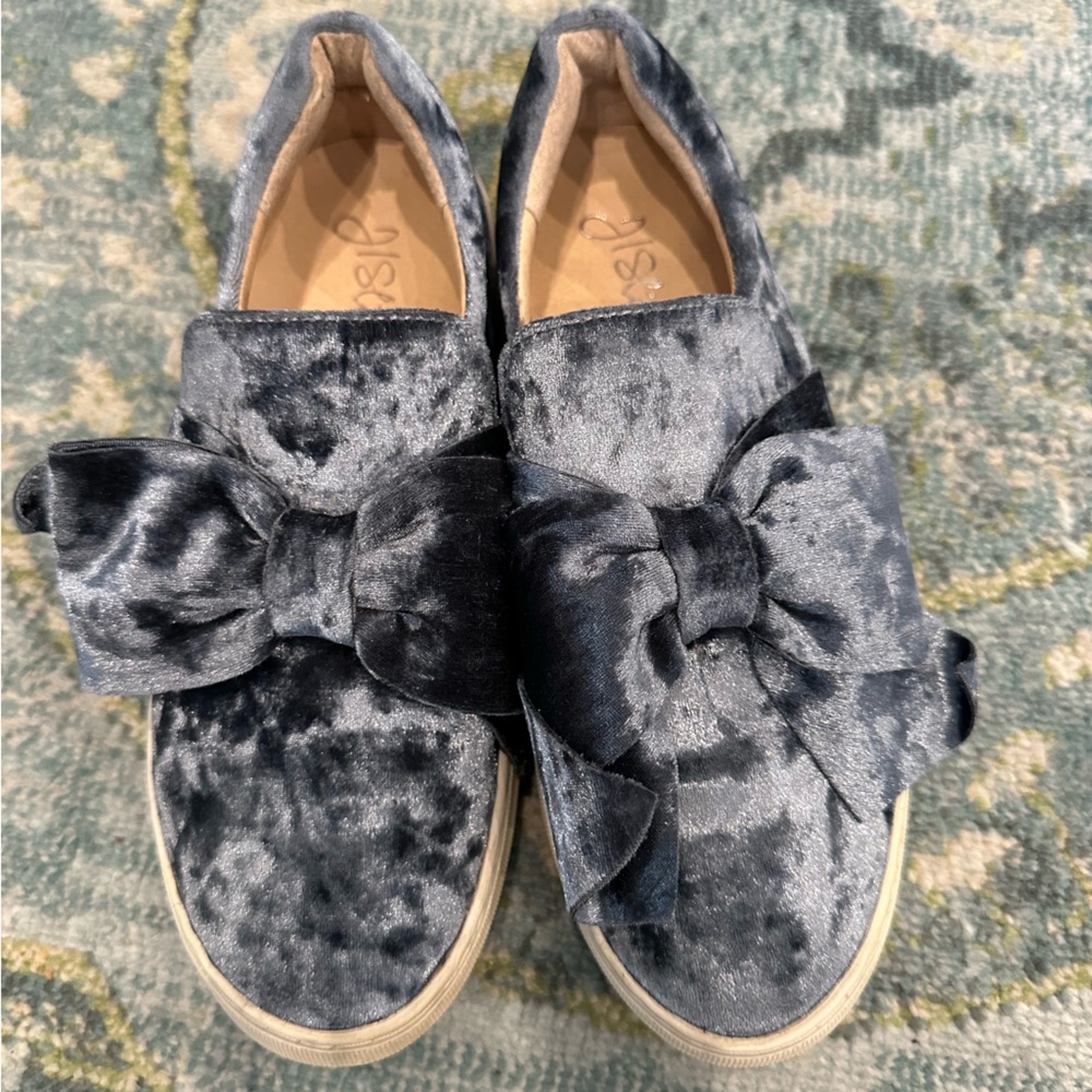 JS Slides Blue Velvet Sneaker. Sz 7.5. Great Condition